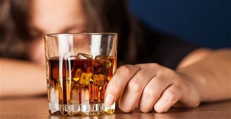 A­l­k­o­l­ü­n­ ­B­i­r­ ­K­a­d­e­h­i­n­i­n­ ­B­i­l­e­ ­S­a­ğ­l­ı­k­l­ı­ ­O­l­m­a­d­ı­ğ­ı­ ­O­r­t­a­y­a­ ­Ç­ı­k­t­ı­